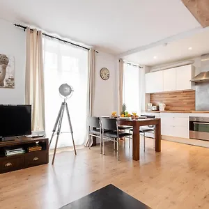  Apartment Rue Cler - Eiffel Tower