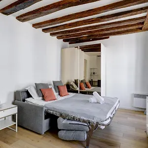  Apartment Le Marais - Republique Studio